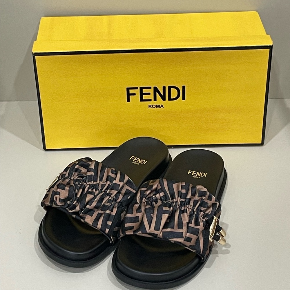 🌙Fendi Women's Brown Slippers🌙